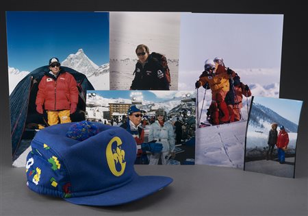 Lotto composto da un cappello sportivo invernale corredato da fotografia di...