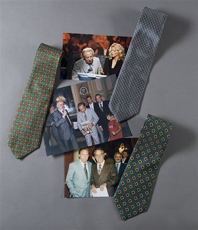 Lotto di tre cravatte Marinella a motivi floreali corredate da foto.
