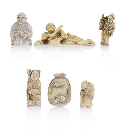 AVORIO SEI NETSUKE-OKIMONO IN AVORIO, XIX-XX SECOLO, con diverse fogge e...