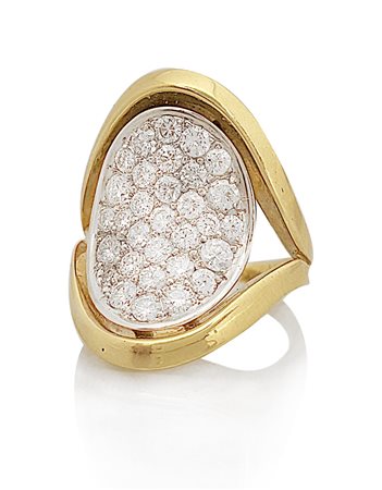 ANELLO ANELLO. In oro giallo e bianco 18 kt sommità introflessa con diamanti...