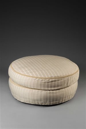 Grande pouff circolare rivestito in tessuto a righe Round fabric covered ottoman