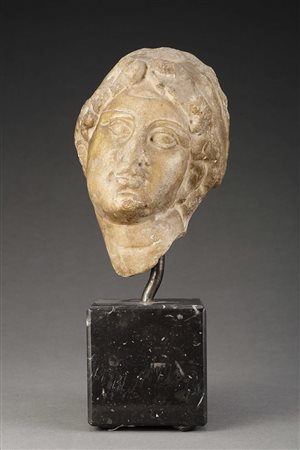 Arte della fine del sec XVI "Guerriero" testa in marmo (cm 13) poggiante su...