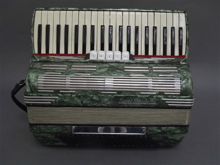 Fisarmonica conosciuta come "Super-Stradella" 1980 c. A 120 bassi, color...