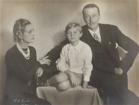 GHITTA CARELL (1899-1972) Ritratto della famiglia Crespistampa ai sali...