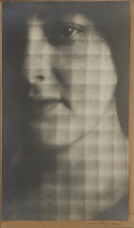 Man Ray (1890-1976) Ritratto di Lily Butler1920stampa ai sali d'argento,...