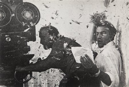 TAZIO SECCHIAROLI (1925-1988) Federico Fellini sul set del film 8...