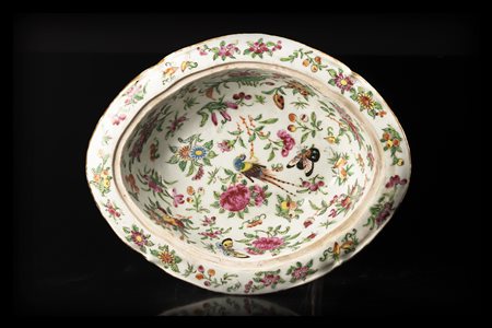 Piccola zuppiera ovale decorata in Famiglia Rosa stile cantonese con uccelli,...
