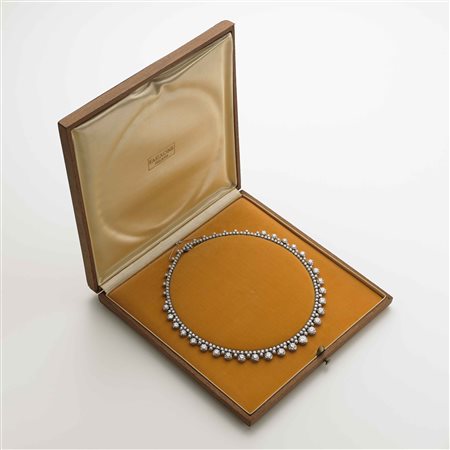 FARAONE VIA MONTENAPOLEONE MILANO Collier in platino con diamanti rotondi...