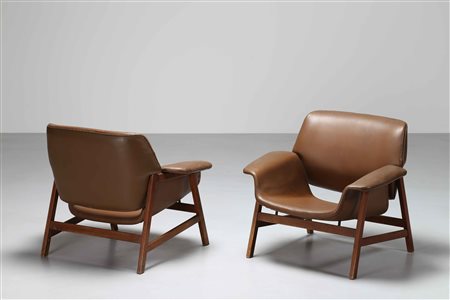 FRATTINI GIANFRANCO (1926 - 2004) Per Cassina. Coppia di poltrone modello...