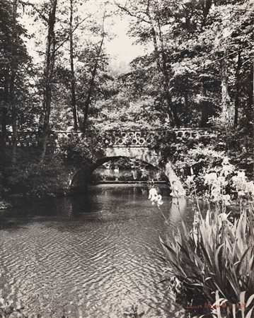 GUILLOT-ALBIN LAURE (1879 - 1962) Veduta di fiume con ponte. Stampa alla...