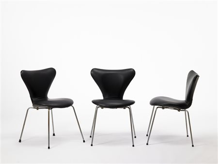 Arne Jacobsen (1902 - 1971) - Tre sedie imbottite modello “3107”, serie 7....