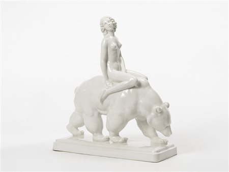 Max Herman Fritz (1873 - 1948) - "Donna su orso" Scultura in porcellana...