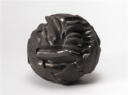 Carlo Zauli (1926 - 2002) - Scultura sferica in grès nero lavorato a mano e...