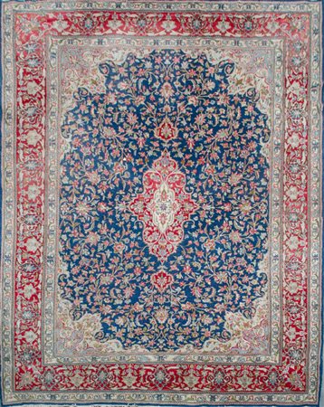 TAPPETO Kirman, trama e ordito in cotone, vello in lana (difetti). Persia XX...