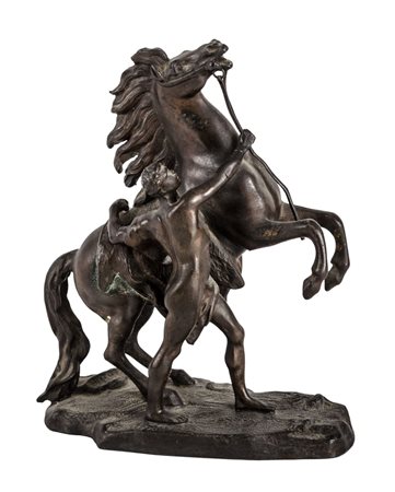 SCULTURA in antimonio raffigurante "cavallo imbizzarrito". XX secolo Misure:...