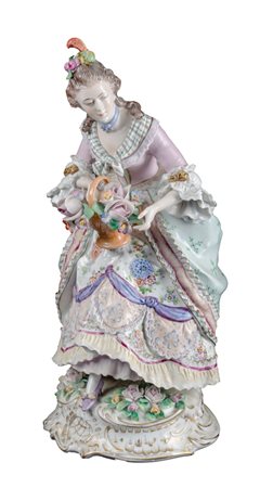 SCULTURA in porcellana raffigurante "gentildonna". XX secolo Misure: h cm 35