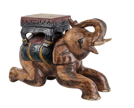 SCULTURA in legno raffigurante "elefante". XX secolo Misure: cm 50 x 21 x h 35