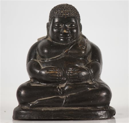 MANIFATTURA CINESE DEL XIX SECOLO Budda. Bronzo. Cm 9,00 x 11,00 x 7,00.