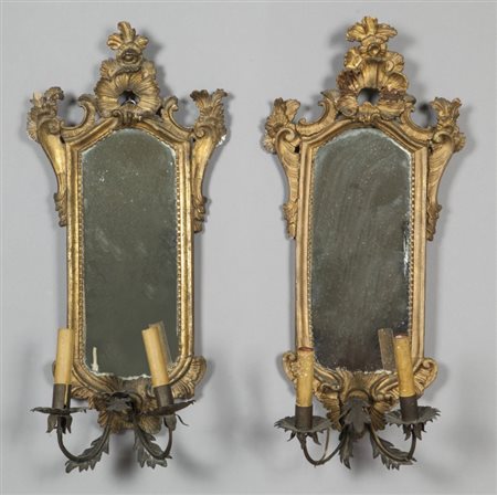 Coppia di specchierine Luigi XIV a due luci in legno intagliato e dorato,...