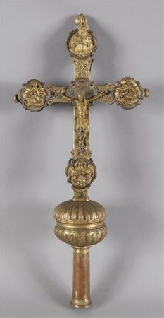 Croce astile in bronzo dorato e rame, Toscana inizi sec.XVcm.25x55