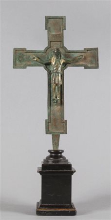 Piccola Croce astile in rame e bronzo dorato, Europa del Nord sec.XVcm.16x25...