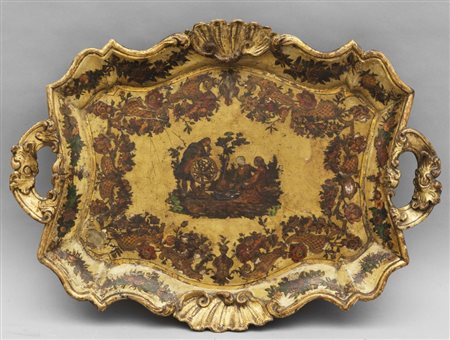 Vassoio Luigi XV in legno intagliato, laccato e decorato in arte povera,...