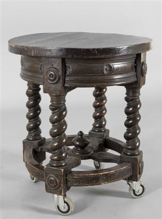 Tavolino da centro in stile con rotelle, sec. XX diam.cm.64xh.71