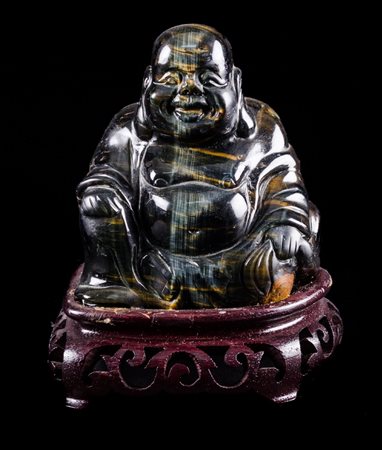 SCULTURA in occhio di tigre raffigurante "Buddha", base in legno. Cina XX...