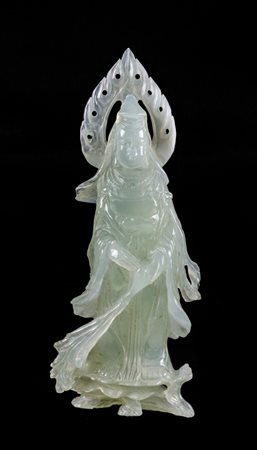 SCULTURA in giada raffigurante "divinita'". Cina XX secolo Misure: h cm 21