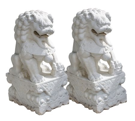 COPPIA SCULTURE in marmo bianco raffiguranti "cani di Pho". XX secolo Misure:...