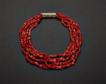 Collana in corallo rosso e oro cinque fili torchon di forma libera, fermezza...