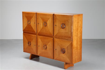 BUFFA PAOLO (1903 - 1970) Mobile da soggiorno in legno di ciliegio e maniglie...