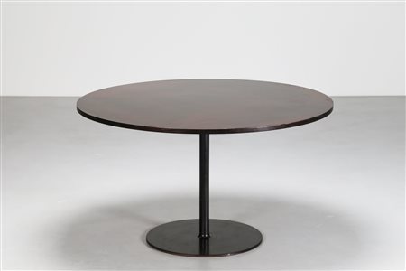 MAGISTRETTI VICO (1920 - 2006) Rarissimo tavolo rotondo con base in metallo...
