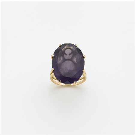 Anello in oro giallo con pasta vitrea viola ovale g. 9,70, misura 15/55...