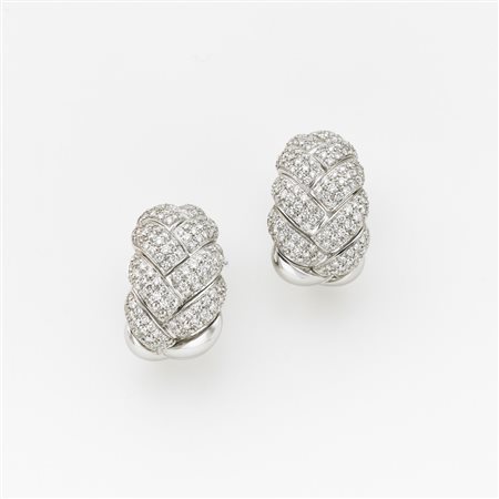 DAMIANI Orecchini in oro bianco a lobo con clips intrecciati con pave di...