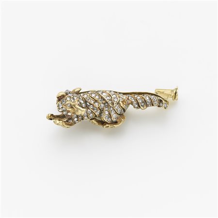 Broche in oro giallo a forma di volpe tempestata da diamanti, g. 8,90. Prov.:...