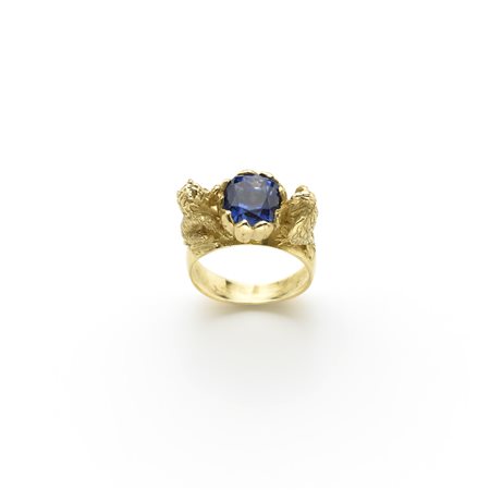 Anello in oro giallo di forma araldica (stemma della Famiglia Guerrieri...