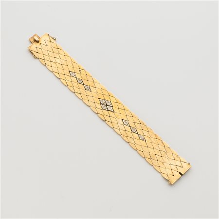 Bracciale in oro giallo e bianco modulare, lungh. cm 20,5, h cm 2,4, g. 55,20...