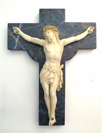 Cristo in avorio su croce in lapislazzuli Francia Dieppe 1870 ca. cm 20x16