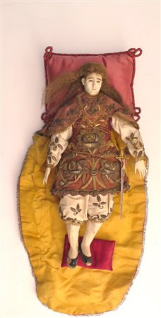 Figura in legno e avorio con veste ricamata Spagna 1690/1710 cm 31x16