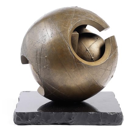 Giò Pomodoro, Orciano (PU) 1930 - Milano 2002, Guscio, 1965-66, Scultura in...