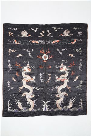 Arte Cinese Tessuto in seta nera con dragoni. Cina, dinastia Qing, XIX...