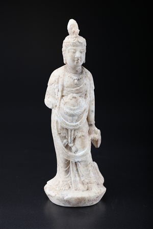 Arte Cinese Statua in marmo bianco raffigurante una donna nel classico stile...