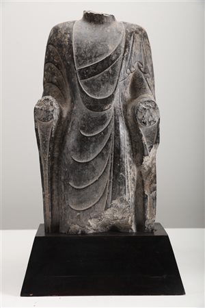 Arte Cinese Scultura in pietra raffigurante il torso di un Bodhisattva Cina,...