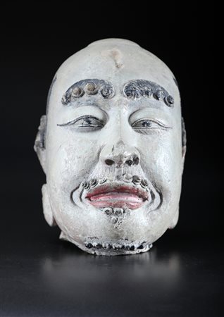 Arte Cinese Imponente testa di Lohan in pietra policroma Cina, dinastia Ming...