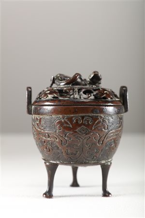 Arte Cinese Piccolo incensiere tripode in bronzo Cina, dinastia Qing, XVIII -...