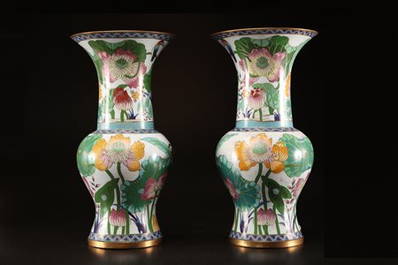 Arte Cinese Coppia di vasi cloisonné con decoro floreale Cina, fine XIX -...