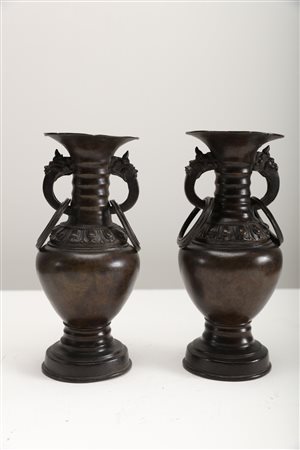 Arte Cinese Coppia di vasi in bronzo a patina scura Cina, dinastia Yuan o...