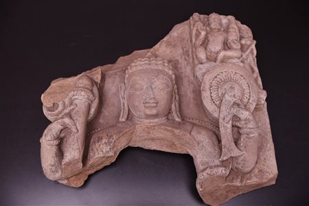 Arte Indiana Fregio in arenaria raffigurante Buddha India, dinastia Chandela,...