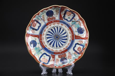 Arte Giapponese Piatto in ceramica imari Giappone, XIX secolo. -. Cm 20,00....